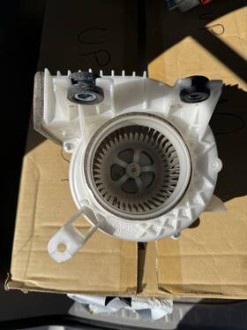 G9230-76010 Toyota 117300-4813 Prius Battery Back Blower Fan